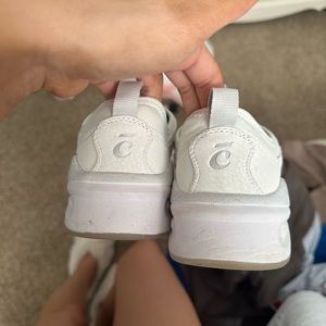 Clove shoes healthcare worker shoes / sneakers